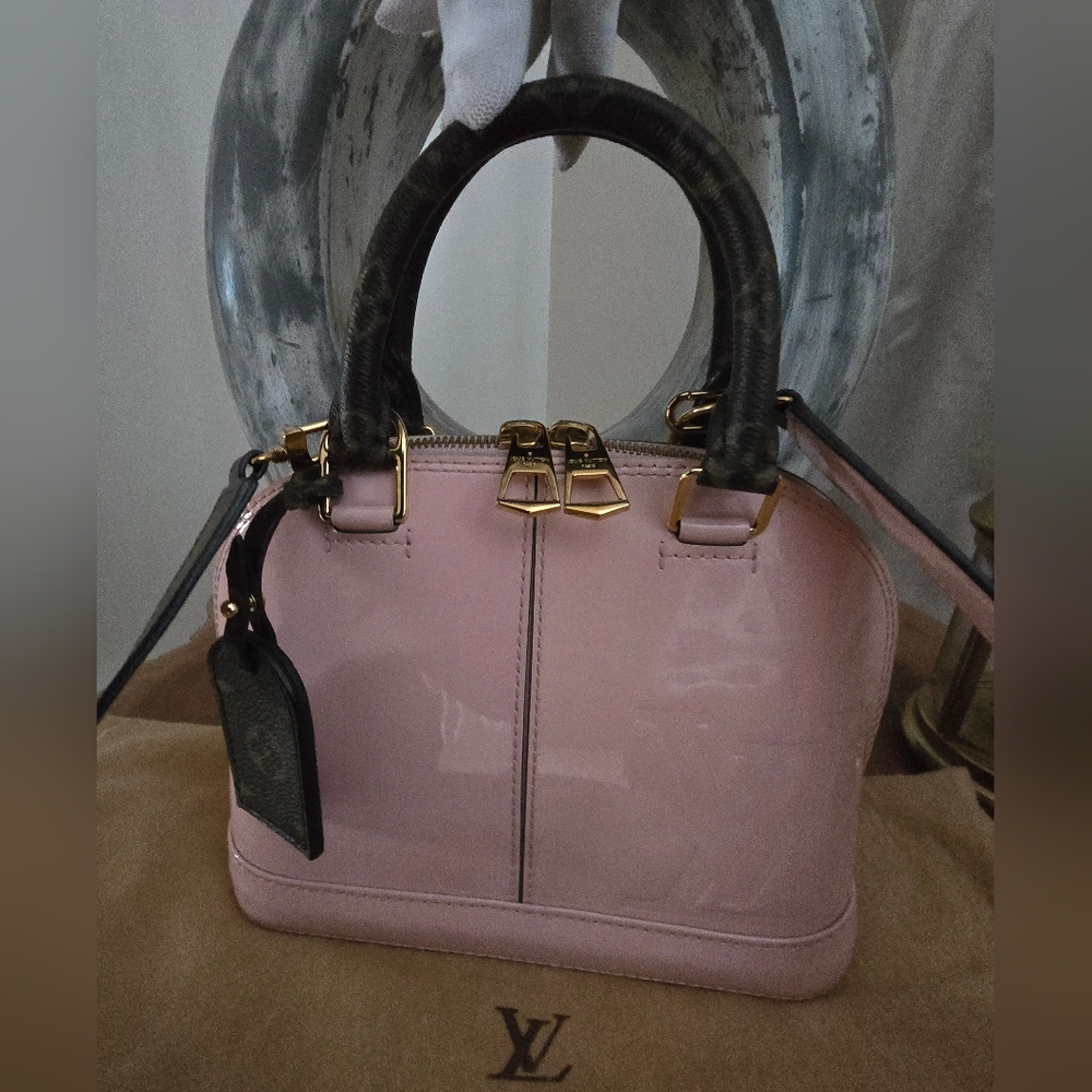 ✨✨SOLD✨✨ Louis Vuitton Patent Monogram Alma BB in Pink Rose Ballerine 2 Way Bag - Picture 12 of 13